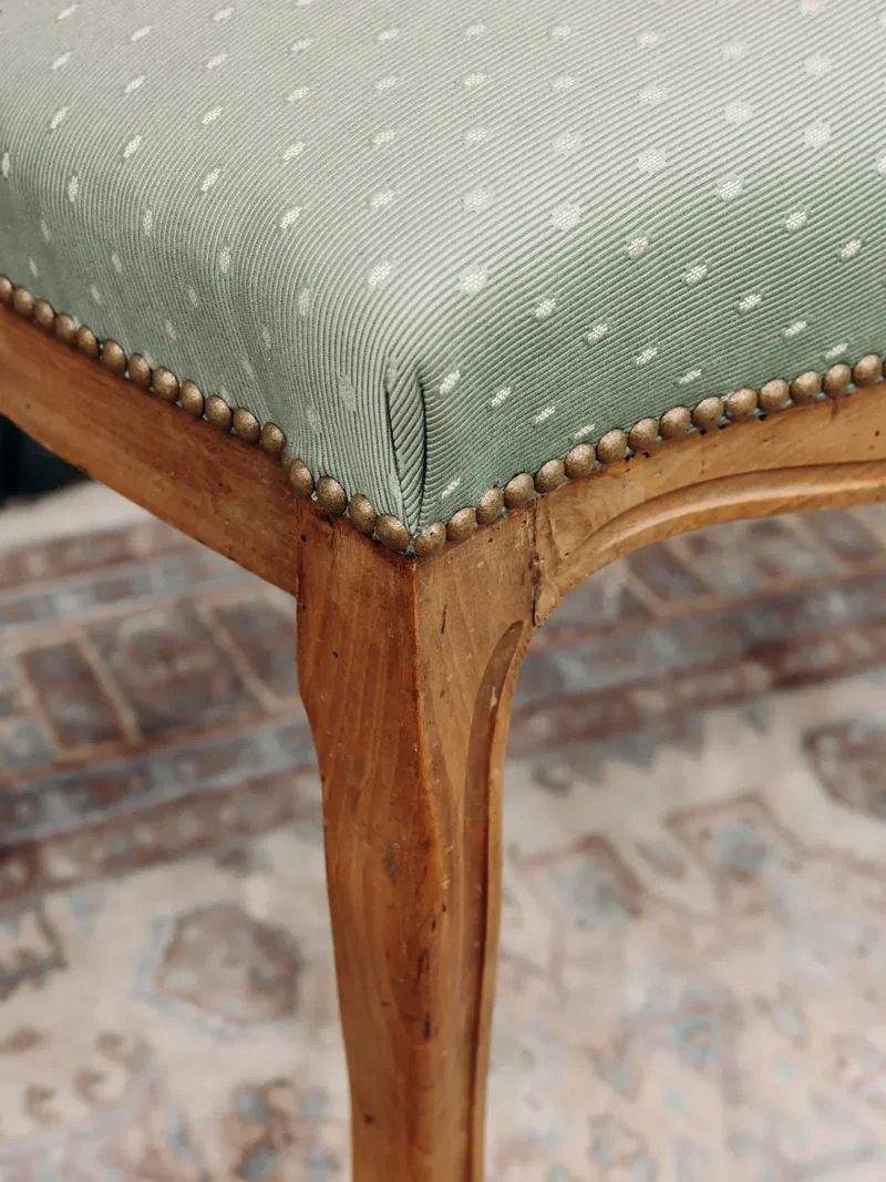 Claude, la chaise en bois N°647