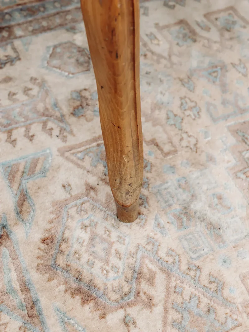 Claude, la chaise en bois N°647