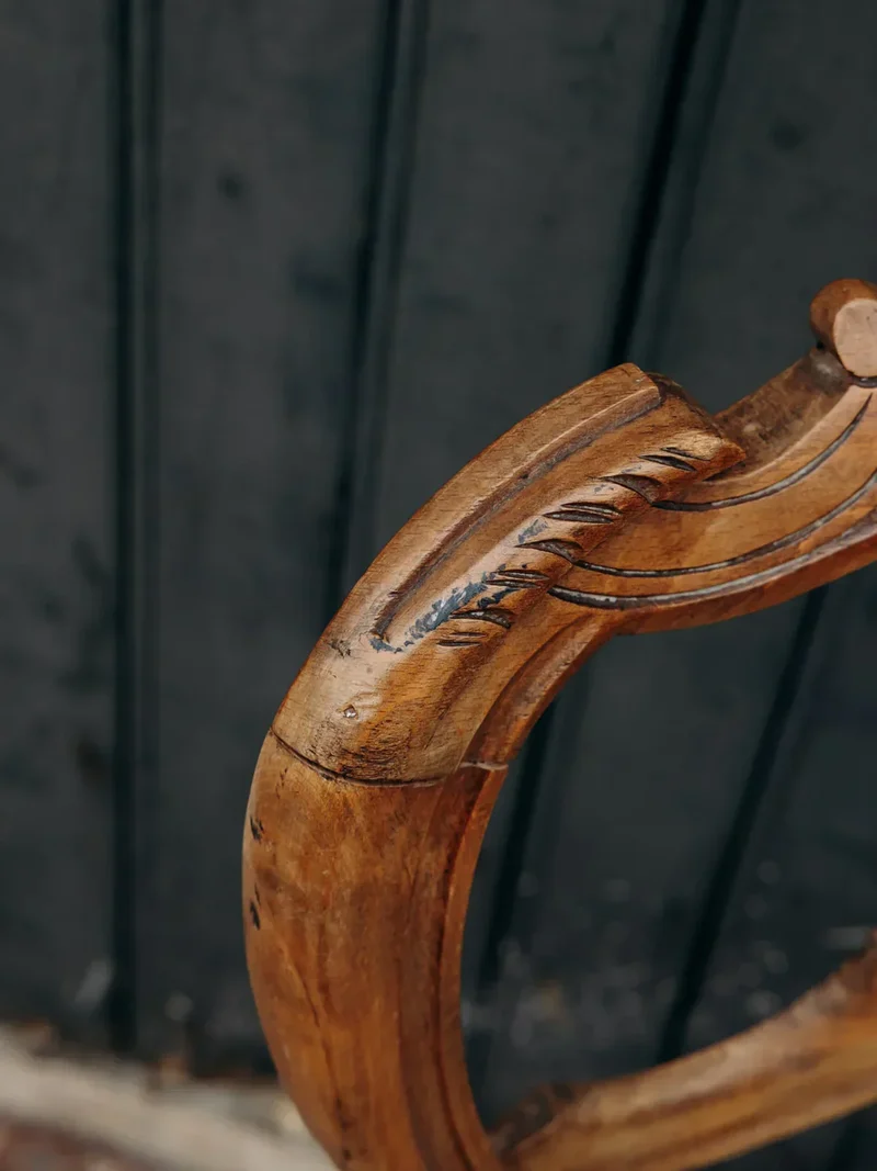 Claude, la chaise en bois N°647