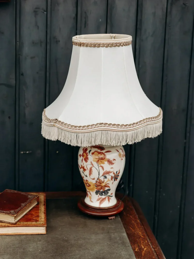 Suzanne, la lampe à poser en faïence N°414