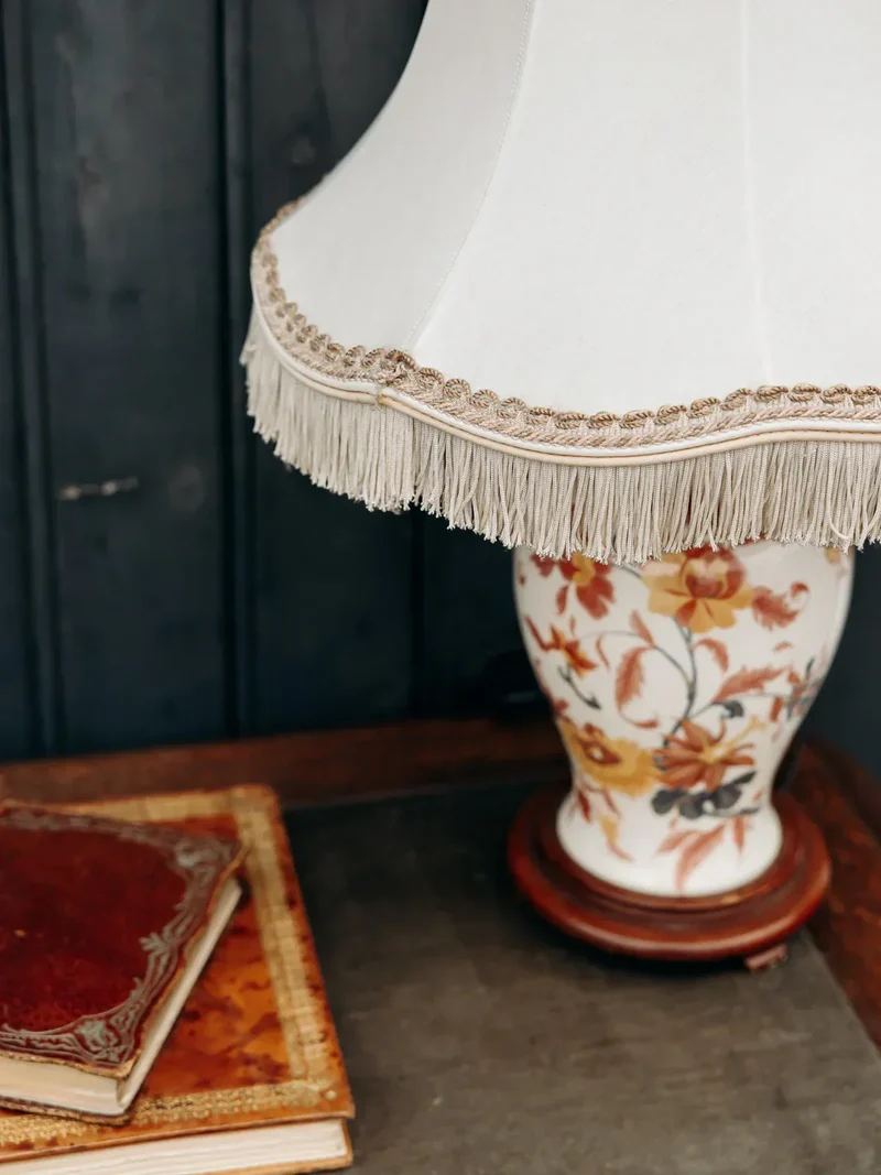 Suzanne, la lampe à poser en faïence N°414