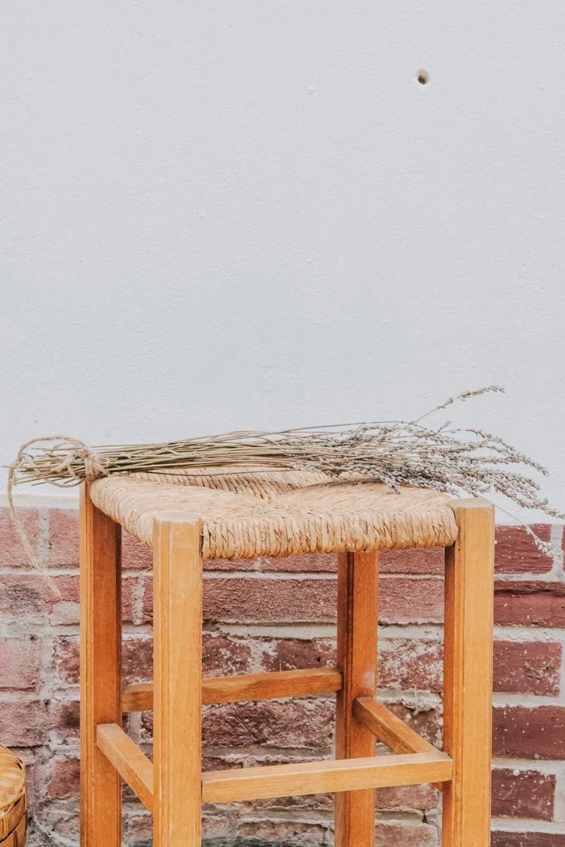Regis, le tabouret en paille N°544