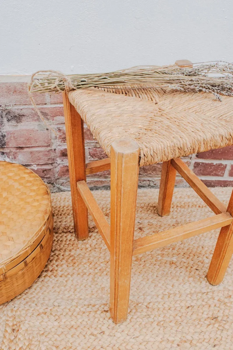 Regis, le tabouret en paille N°544