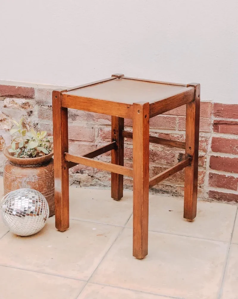 Regis, le tabouret en chêne N°543