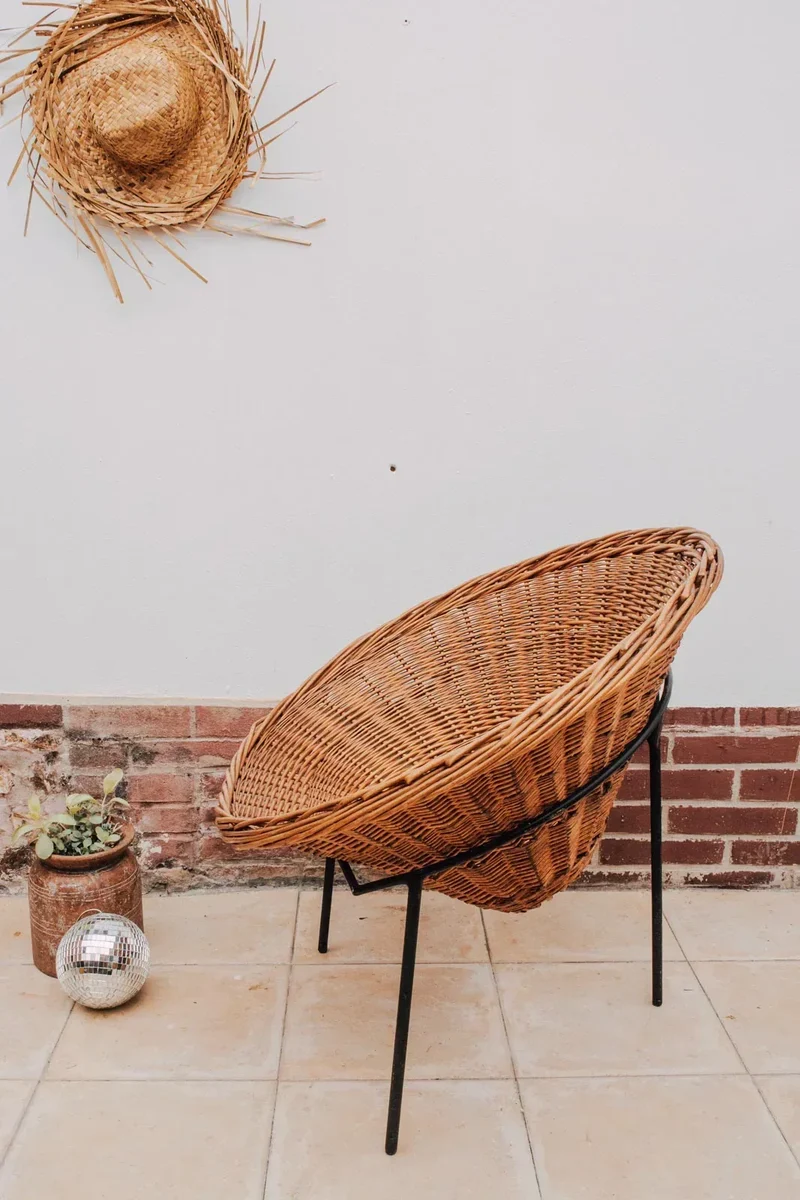 Ernest, le fauteuil en rotin N°174