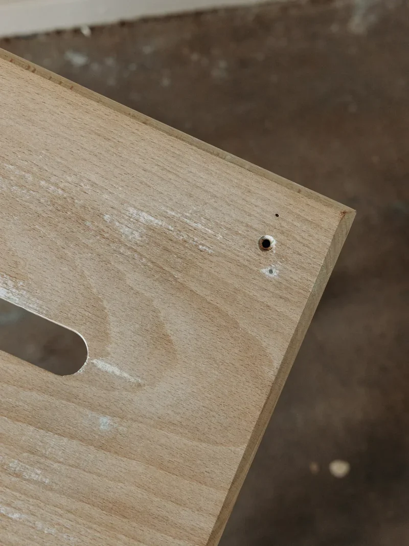 Regis, le tabouret haut en bois N°542