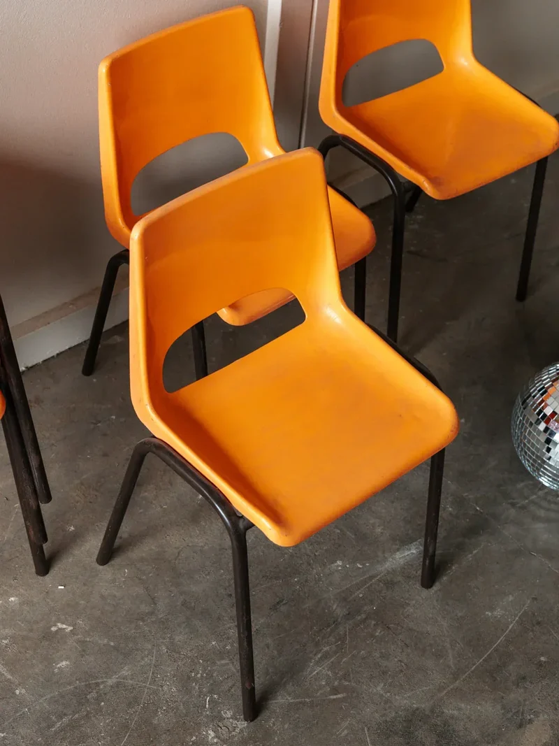 Ernestine, la chaise orange pour enfant N°191