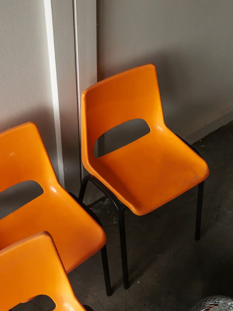 Ernestine, la chaise orange pour enfant N°191