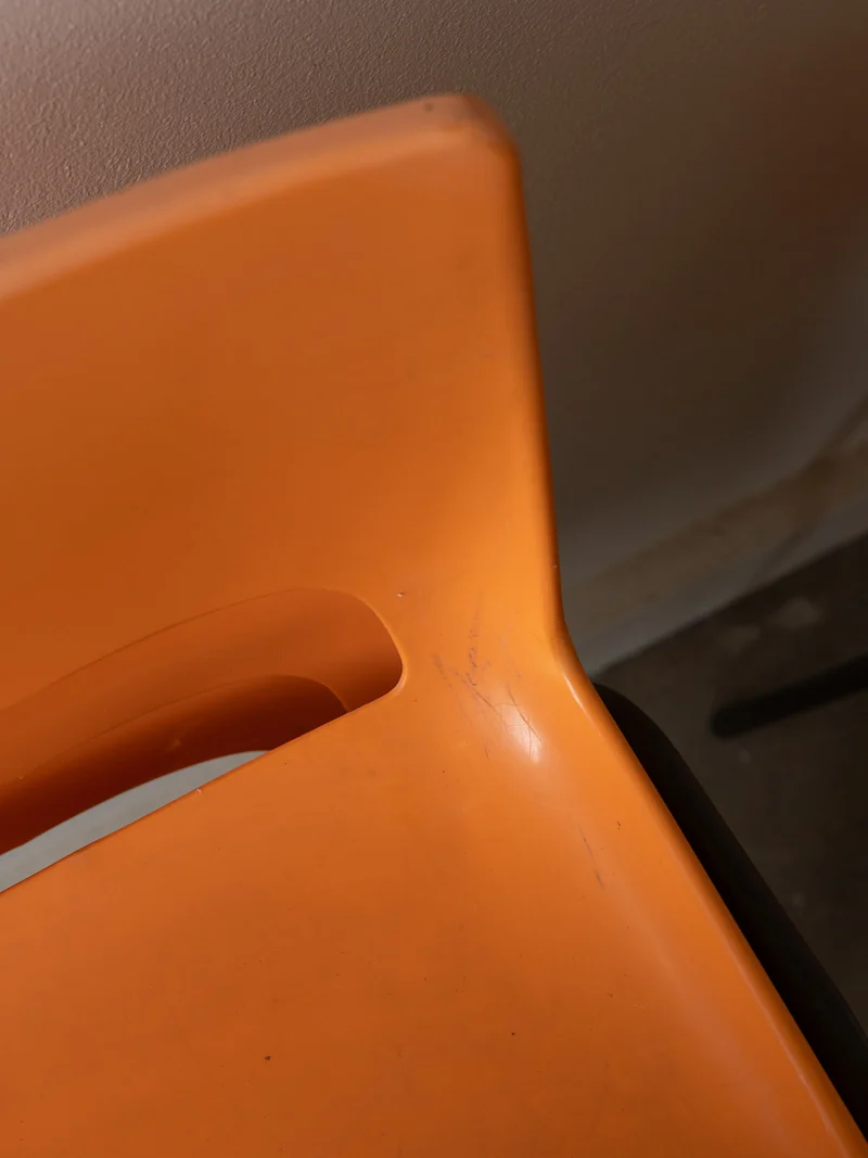 Ernestine, la chaise orange pour enfant N°191