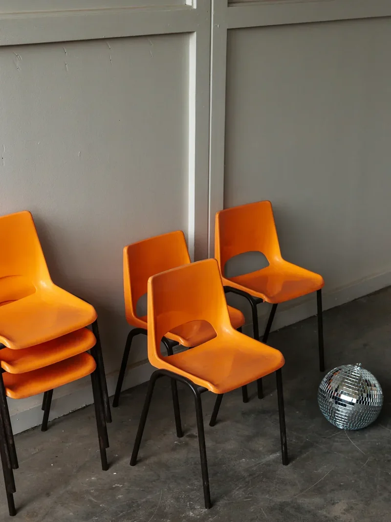 Ernestine, la chaise orange pour enfant N°191