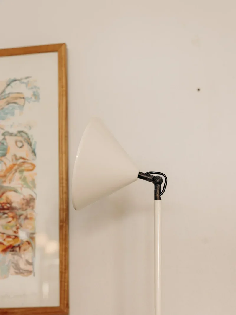 Julien, le lampadaire blanc 80's N°181