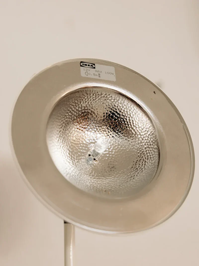 Julien, le lampadaire blanc 80's N°181