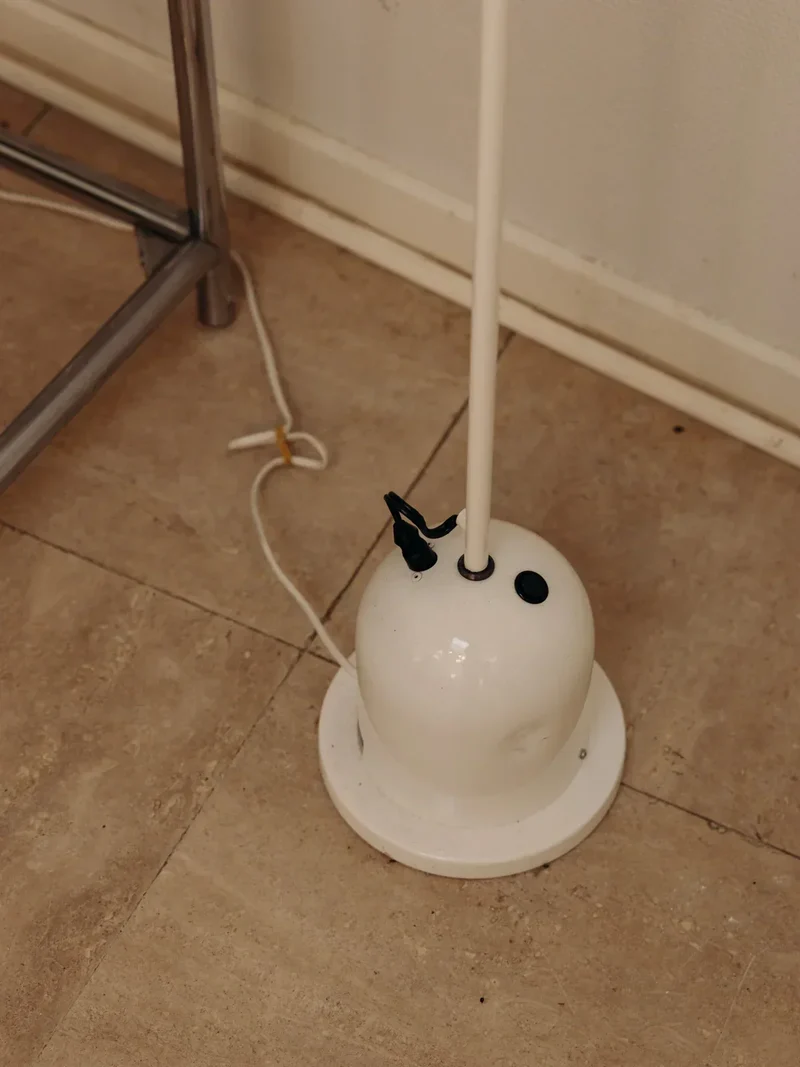 Julien, le lampadaire blanc 80's N°181