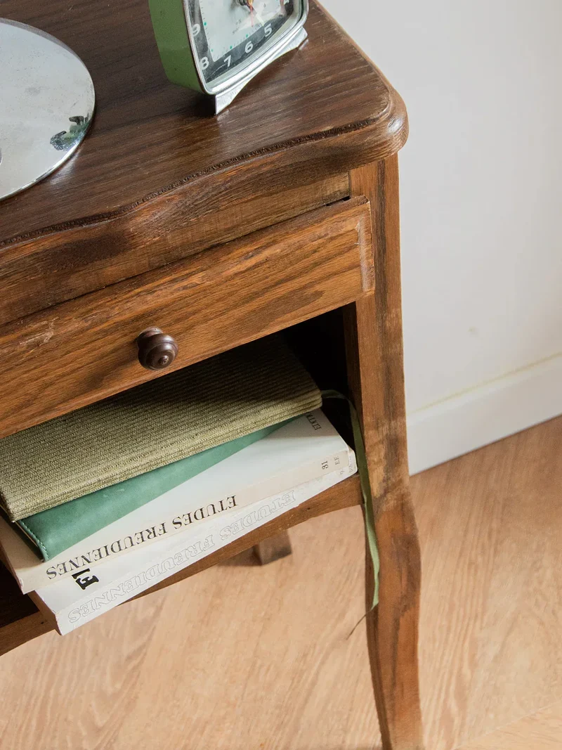 Odile, la table de chevet en bois N°537