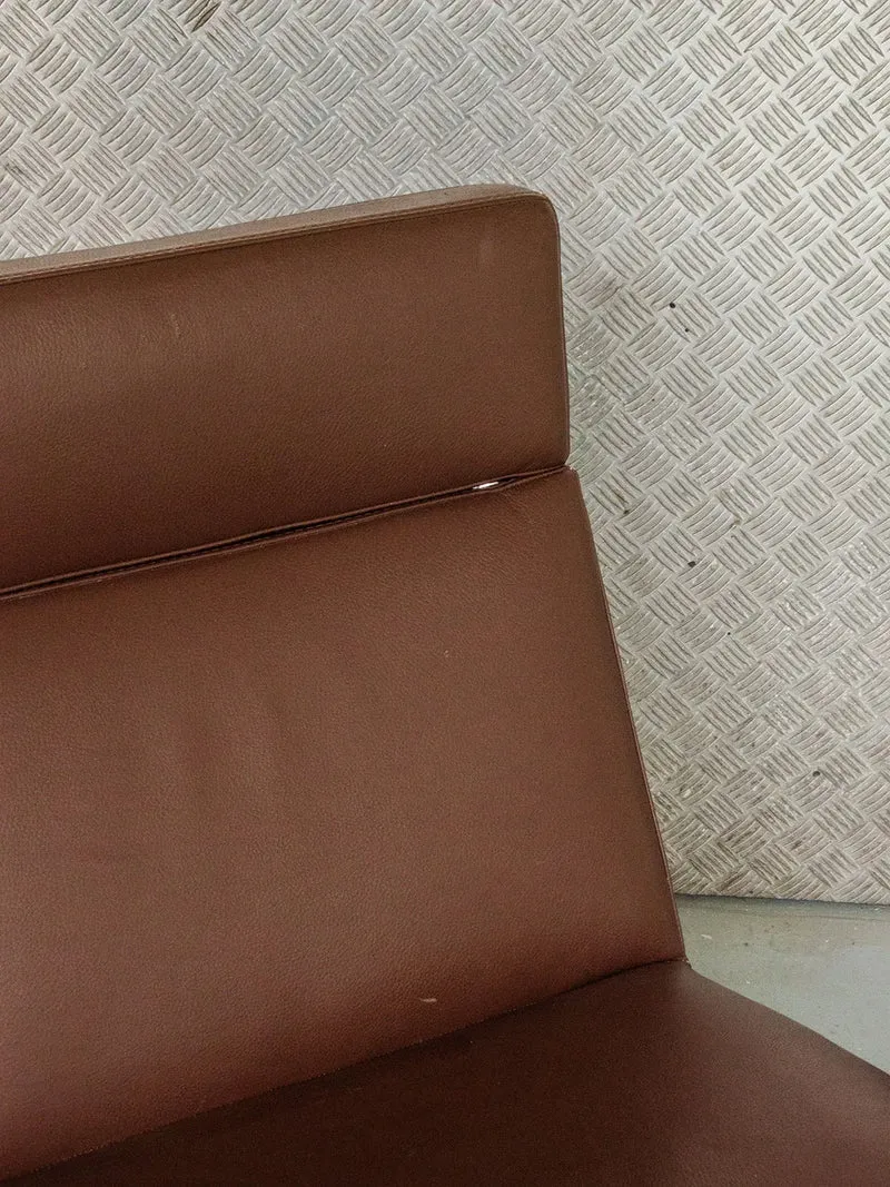 Jakob, le fauteuil en cuir marron N°367