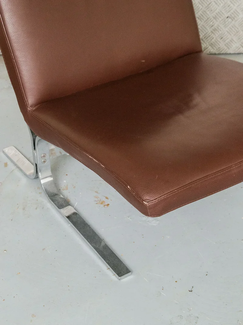 Jakob, le fauteuil en cuir marron N°367