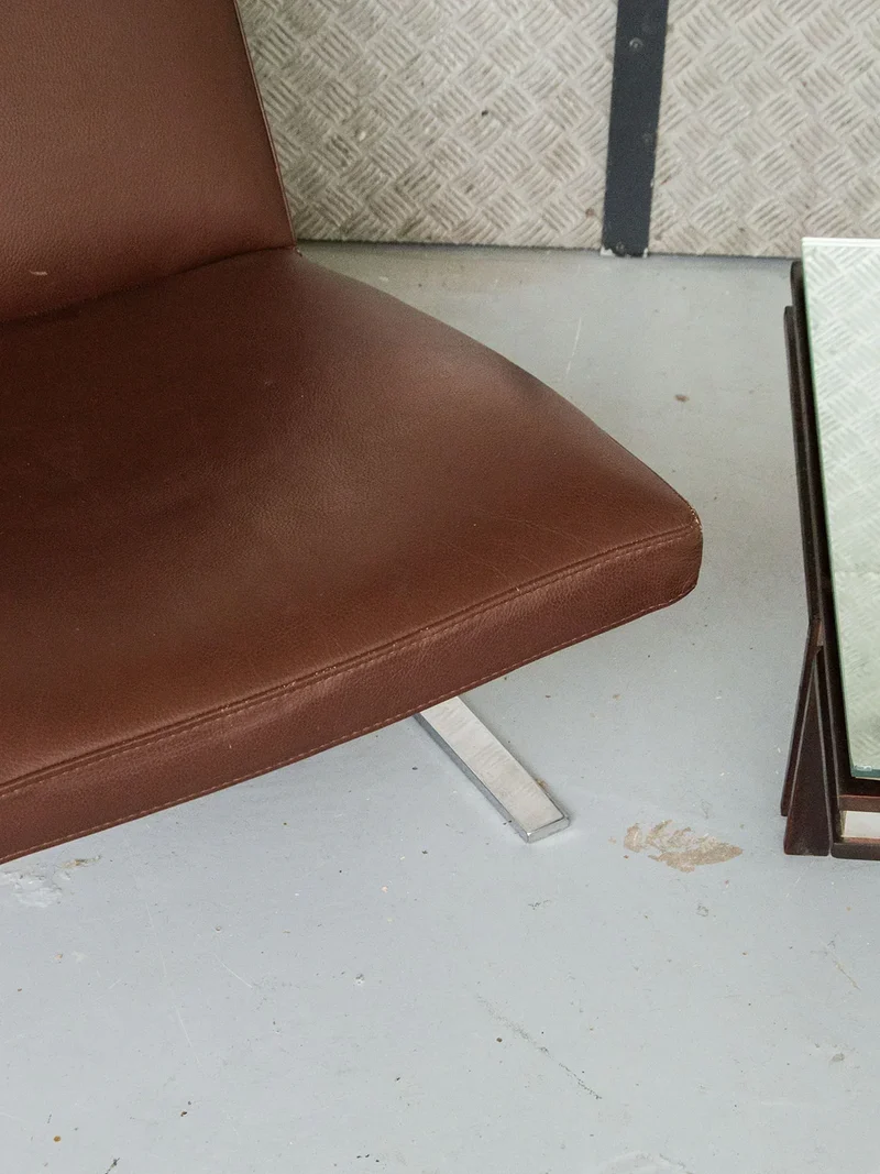 Jakob, le fauteuil en cuir marron N°367