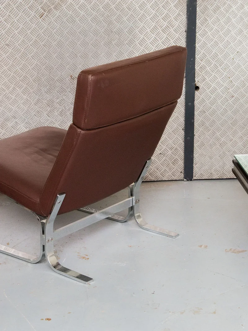 Jakob, le fauteuil en cuir marron N°367