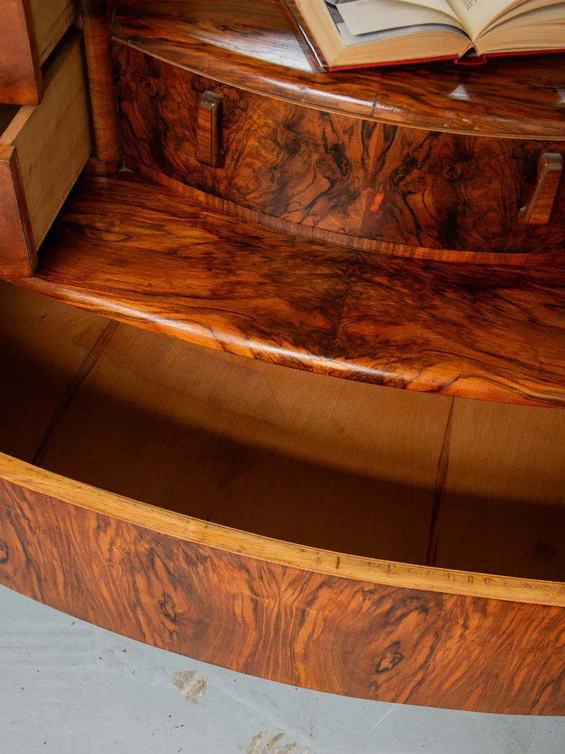 Louise, la coiffeuse en bois N°120