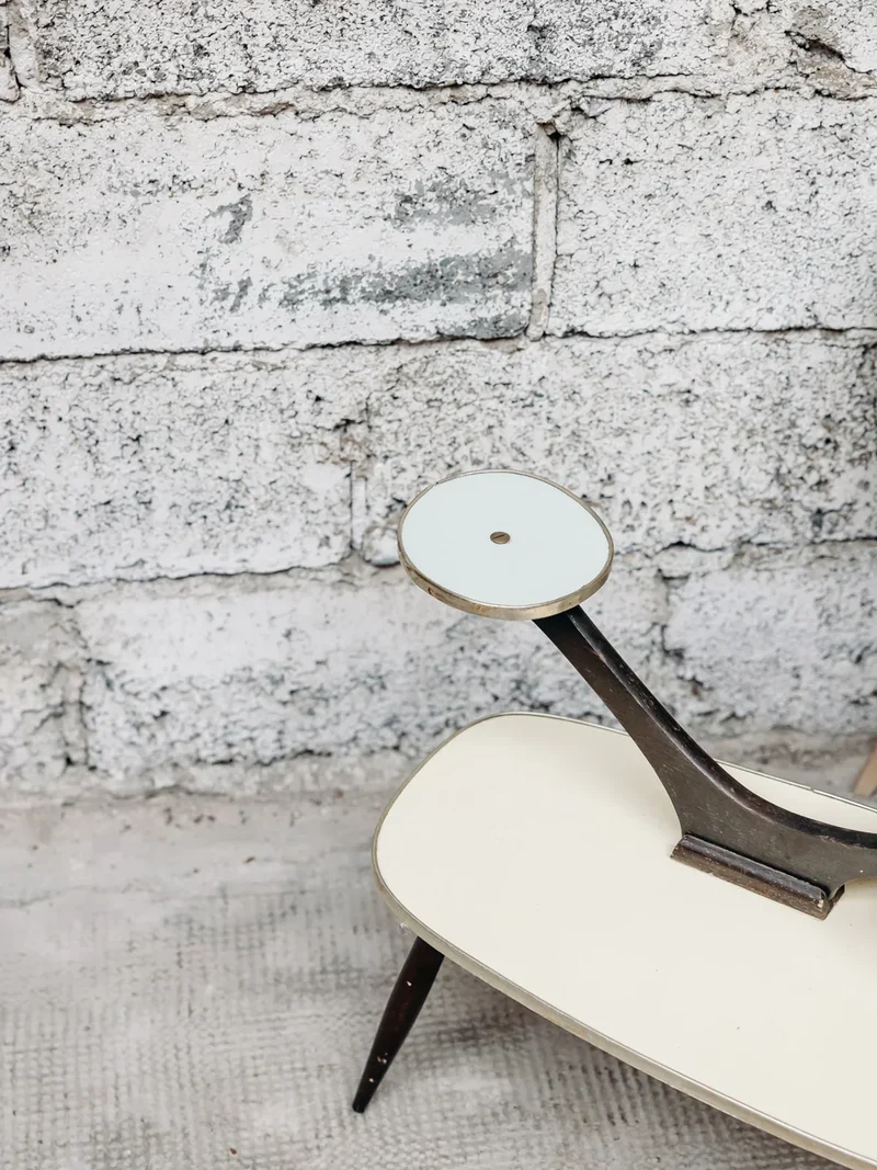 Ariel, le porte-plantes en formica N°463