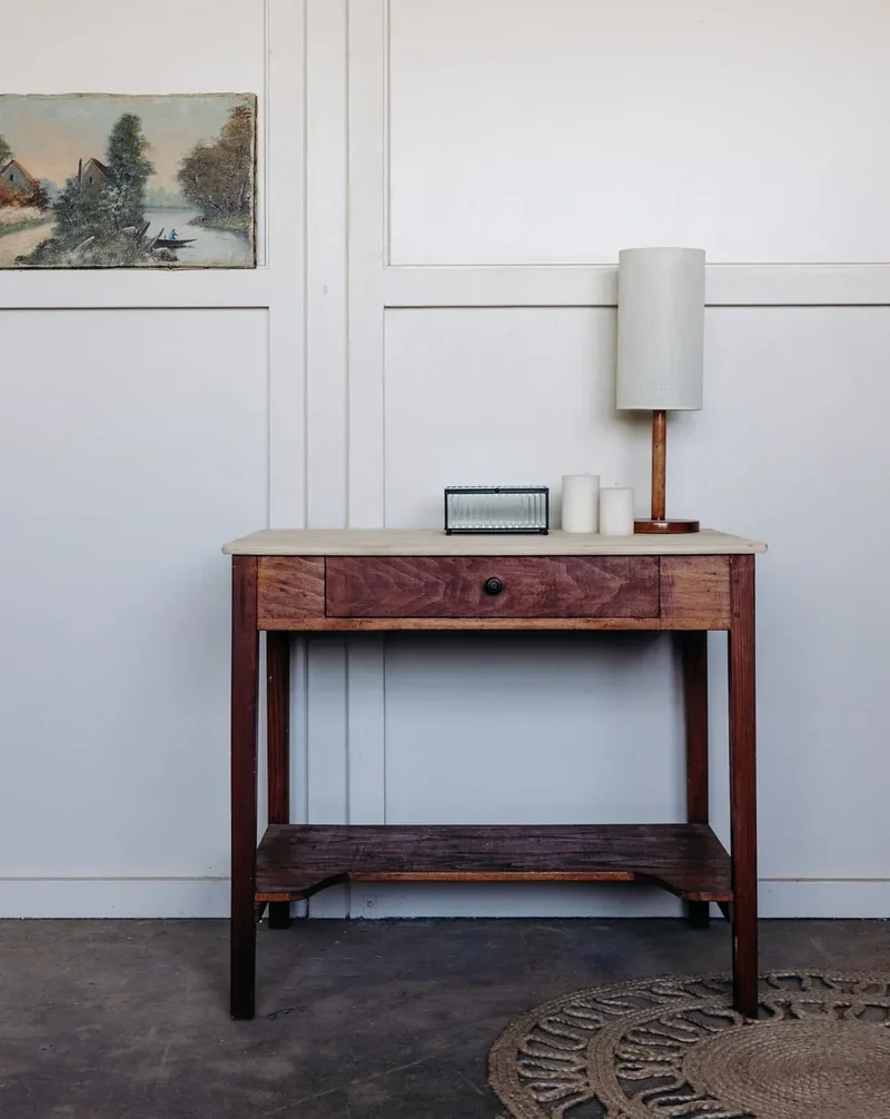 Louise, la coiffeuse en bois N°128