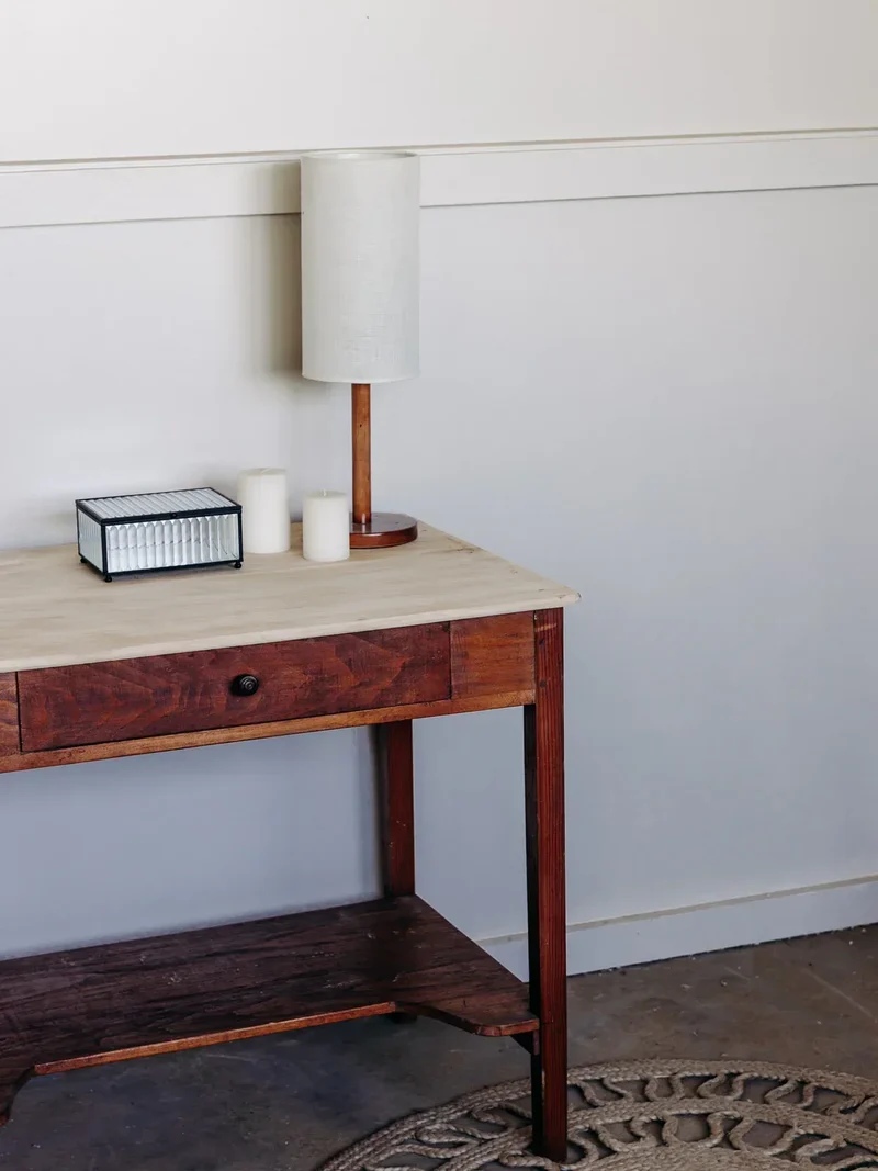 Louise, la coiffeuse en bois N°128