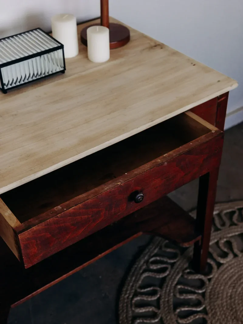 Louise, la coiffeuse en bois N°128