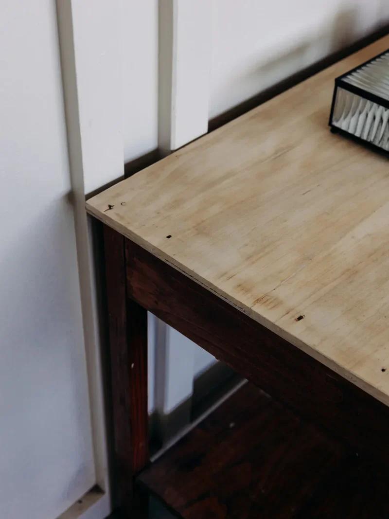 Louise, la coiffeuse en bois N°128