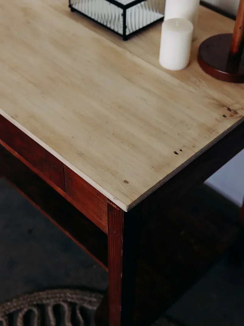Louise, la coiffeuse en bois N°128