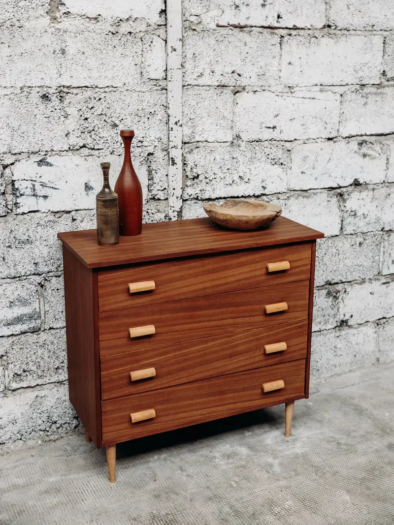 Olga, la commode en bois N°150