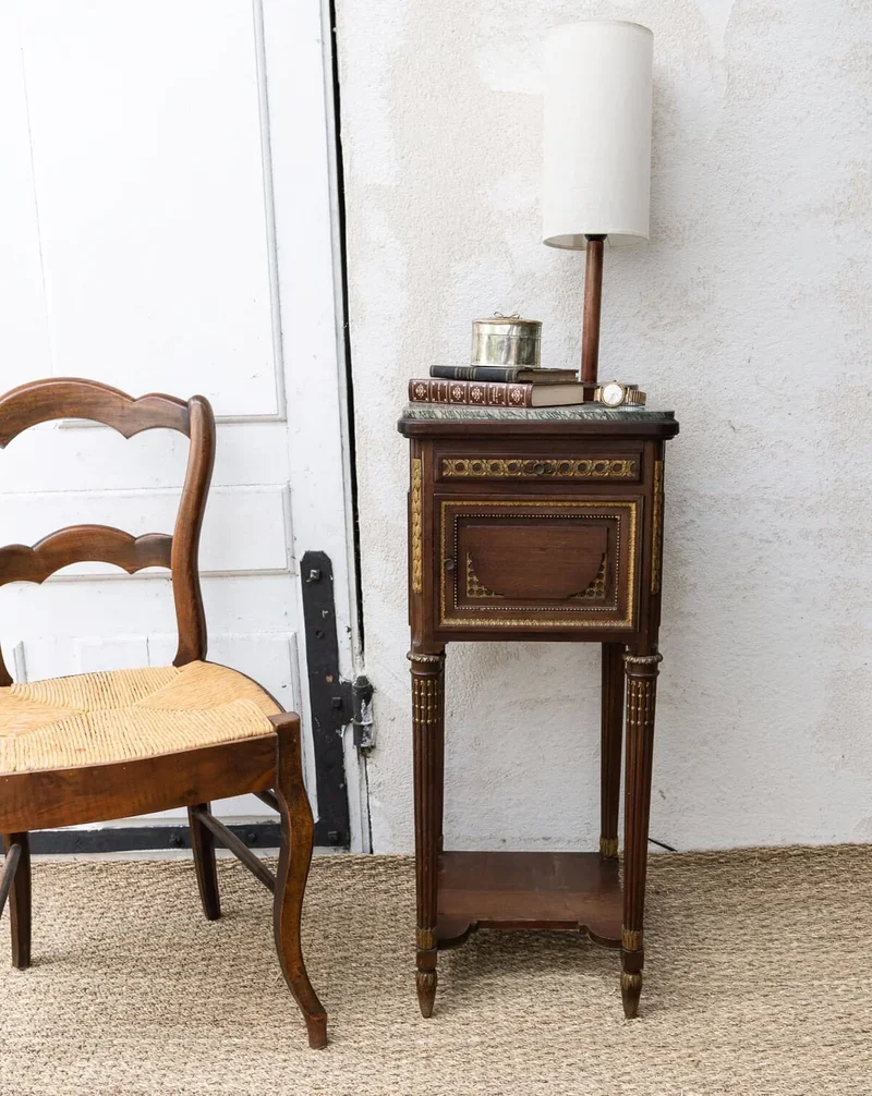 Odile, la table de chevet en bois N°437