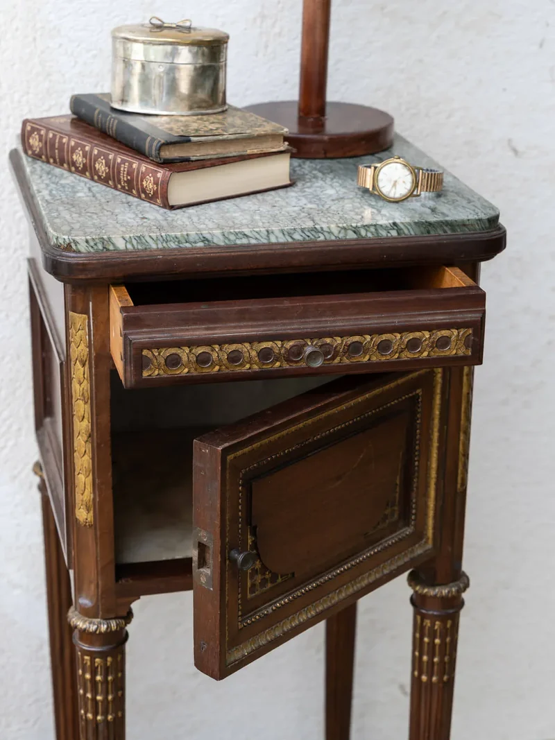 Odile, la table de chevet en bois N°437