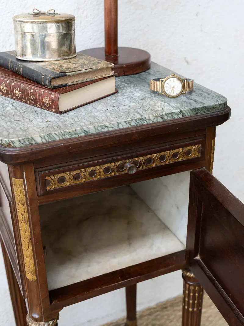 Odile, la table de chevet en bois N°437