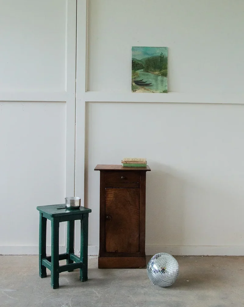Regis, le tabouret vert en bois N°630