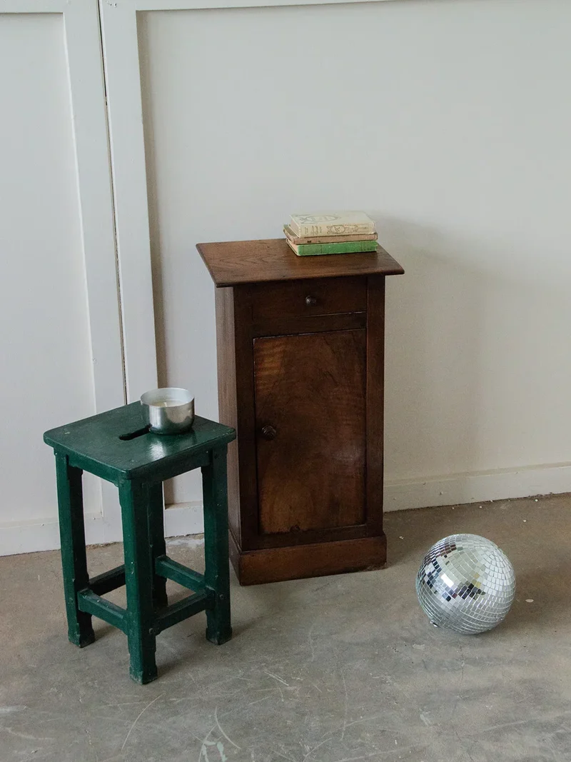 Regis, le tabouret vert en bois N°630