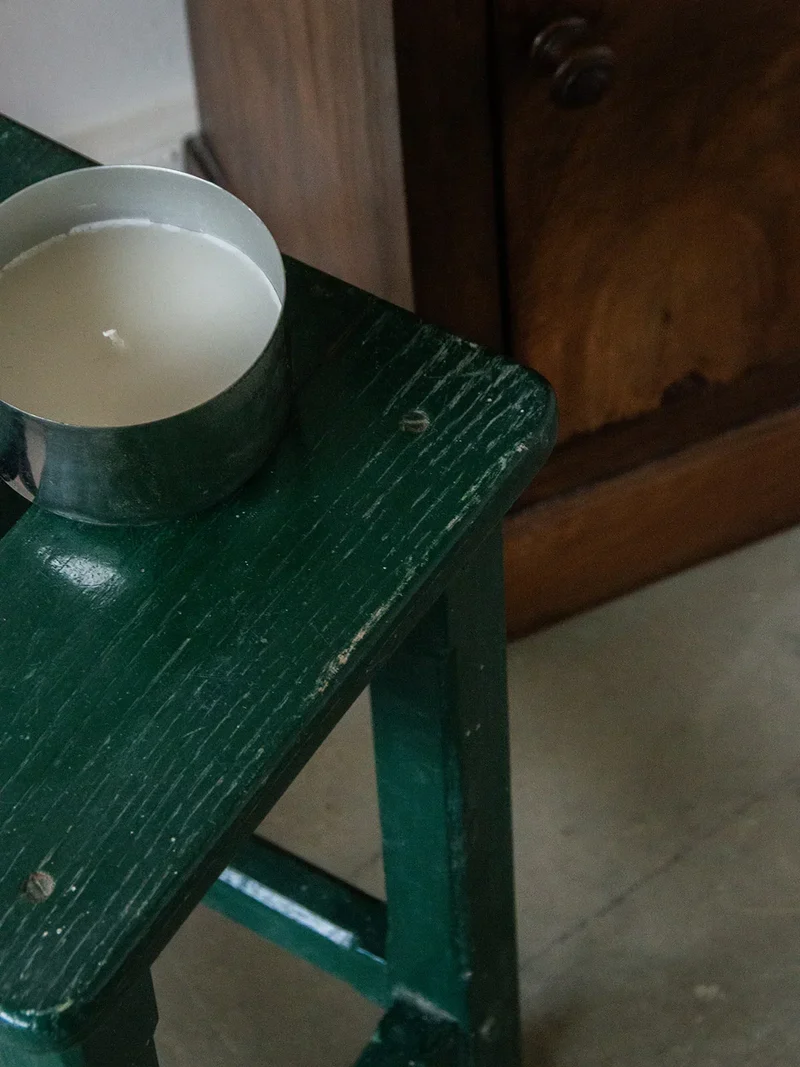 Regis, le tabouret vert en bois N°630