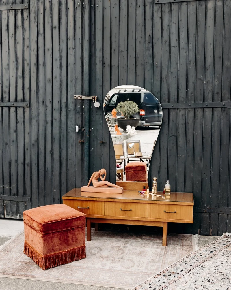 Louise, la coiffeuse en bois N°152
