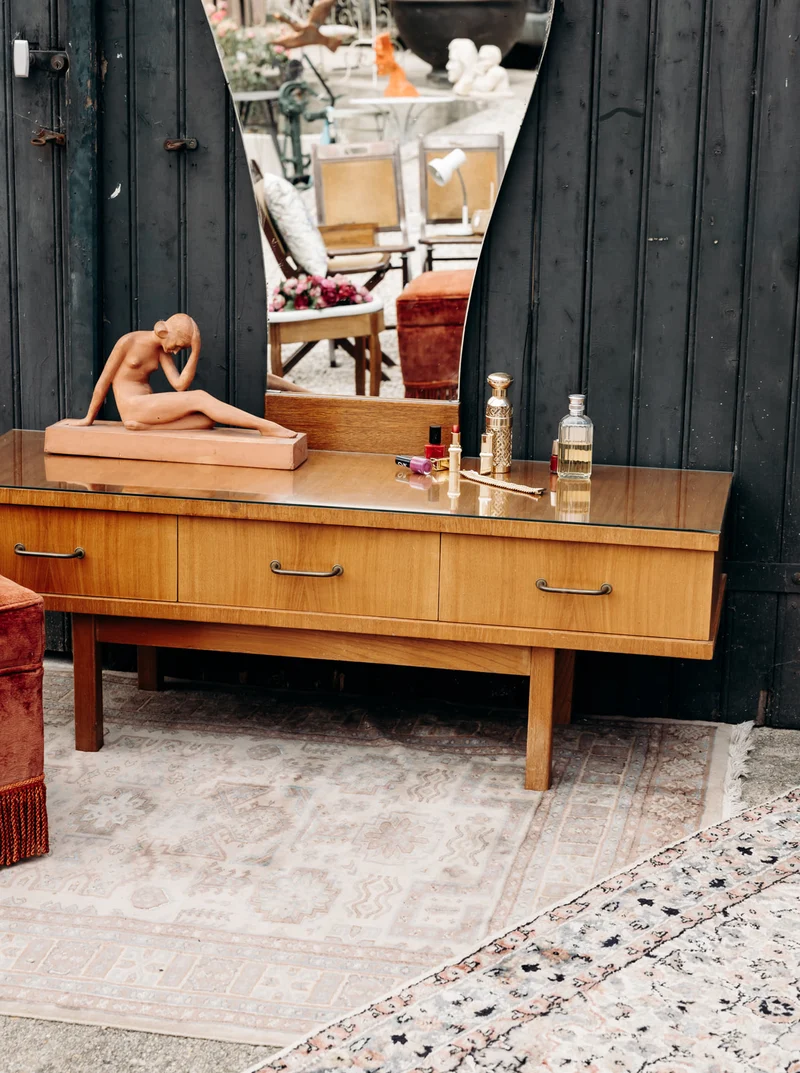 Louise, la coiffeuse en bois N°152