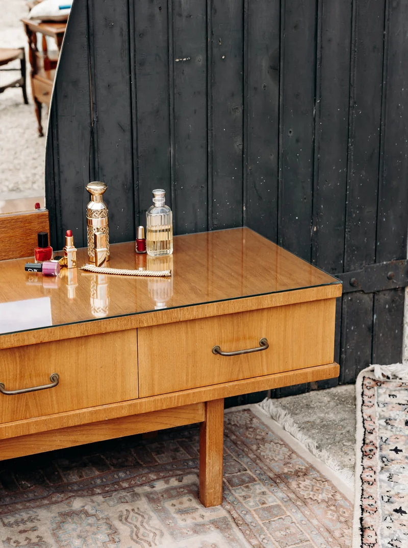 Louise, la coiffeuse en bois N°152