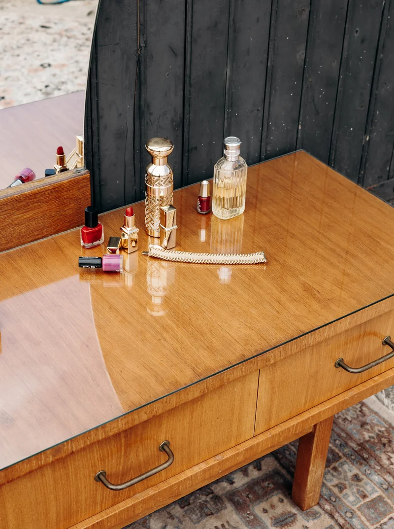 Louise, la coiffeuse en bois N°152