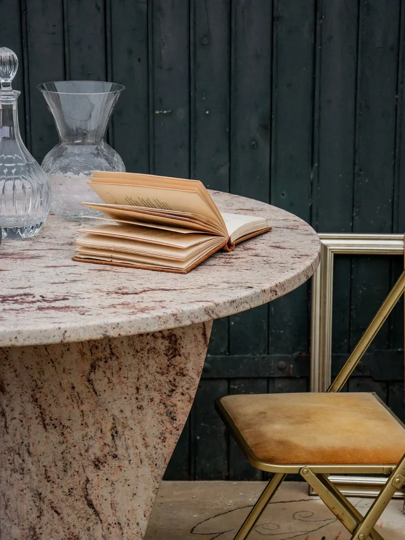 Karla, la table à manger en marbre N°366