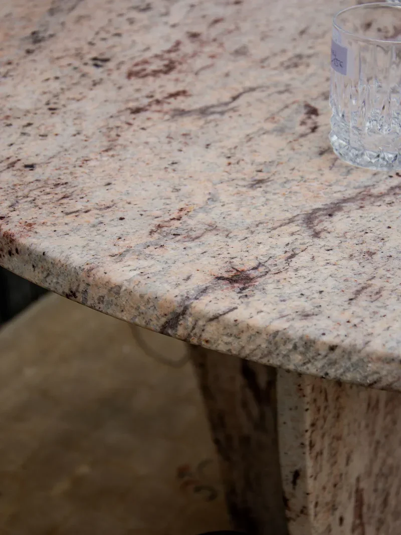Karla, la table à manger en marbre N°366