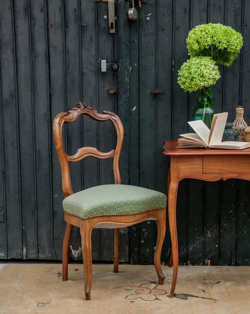 Claude, la chaise verte en bois N°624