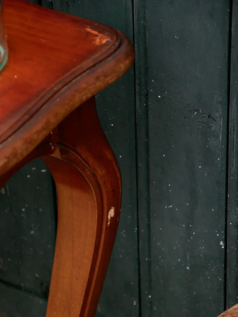Francine, la table d'appoint en bois N°447