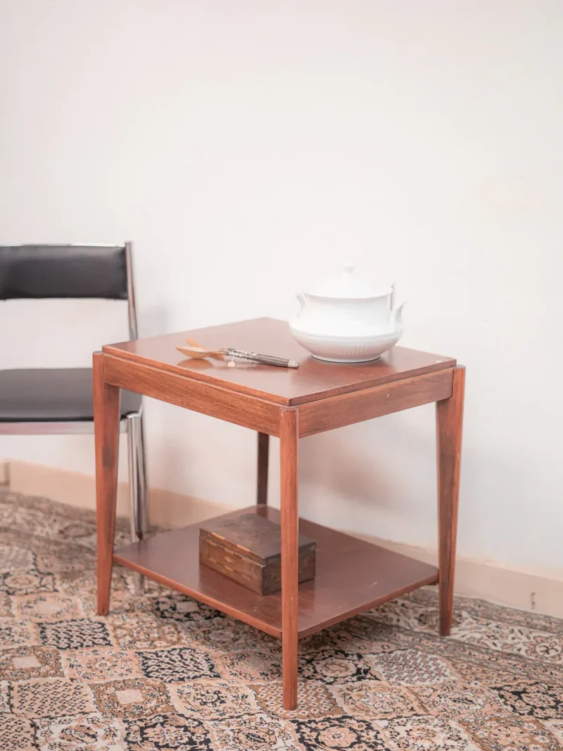 Francine, la table d'appoint en bois N°473