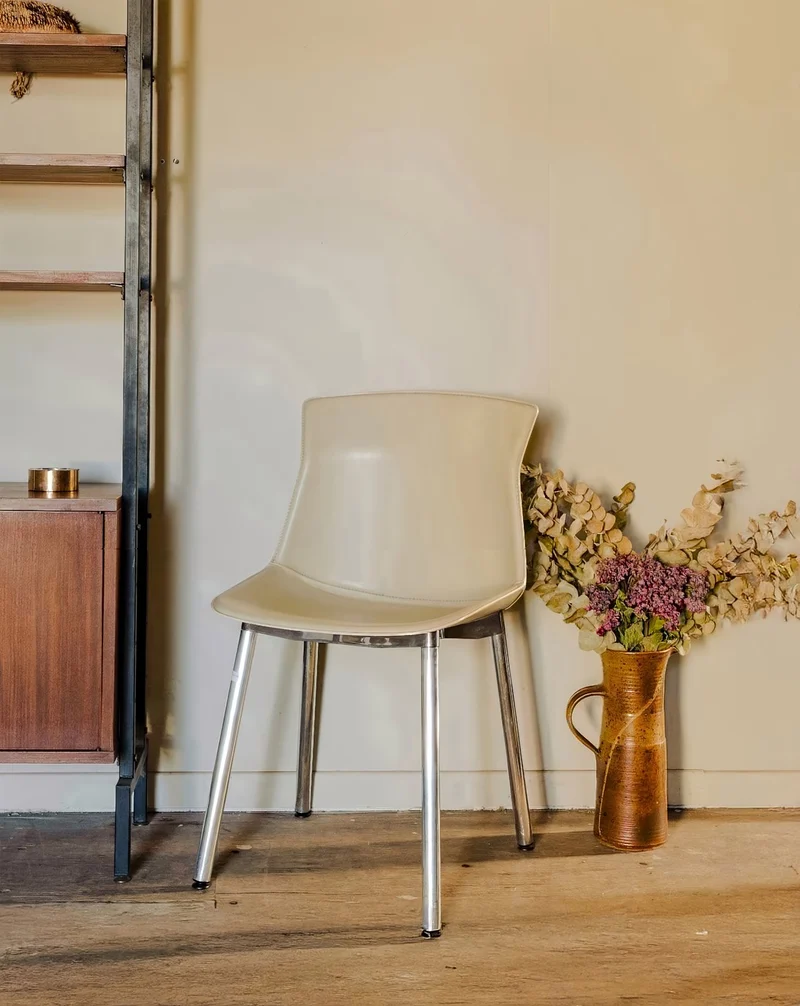 Alma, la chaise en cuir N°862