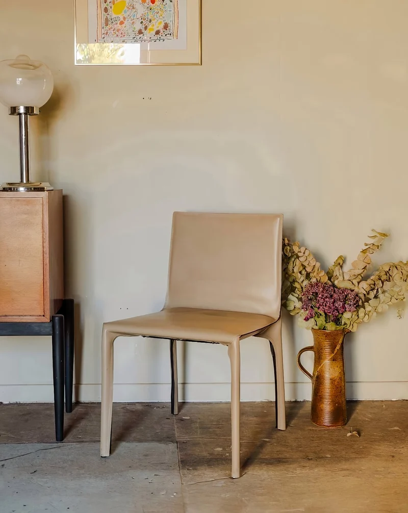 Alma, la chaise Knoll en cuir N°861