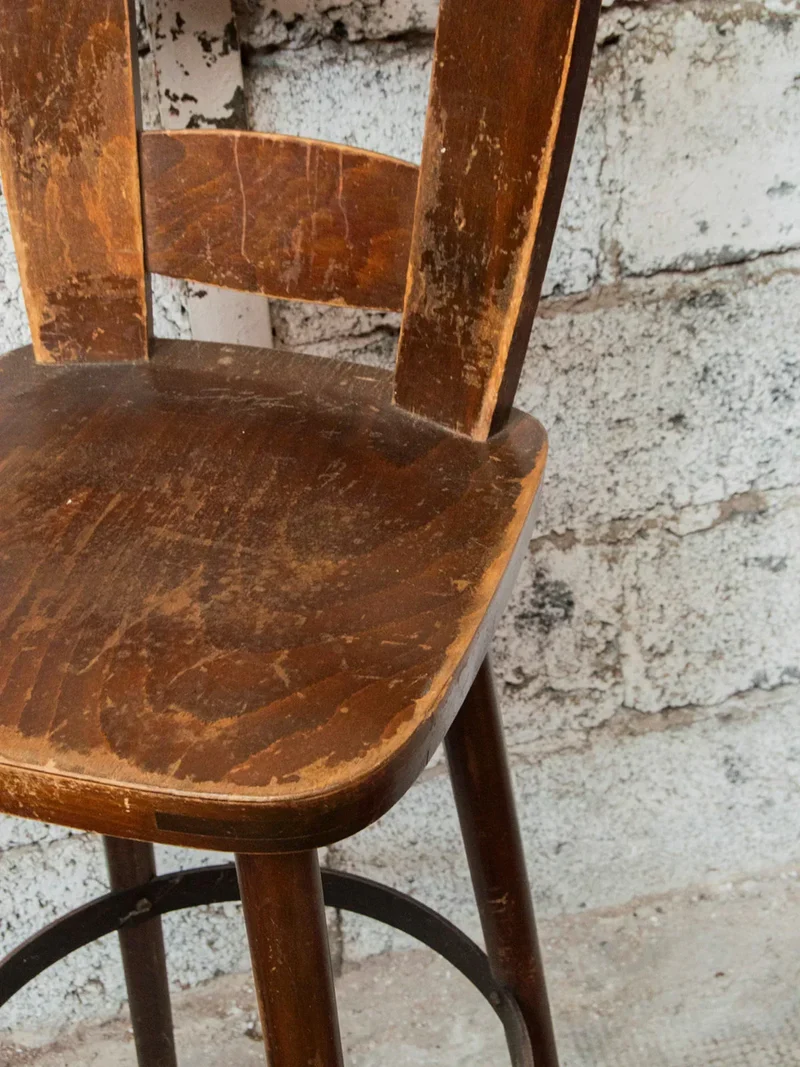 Pierre, le tabouret de bar en bois N°28