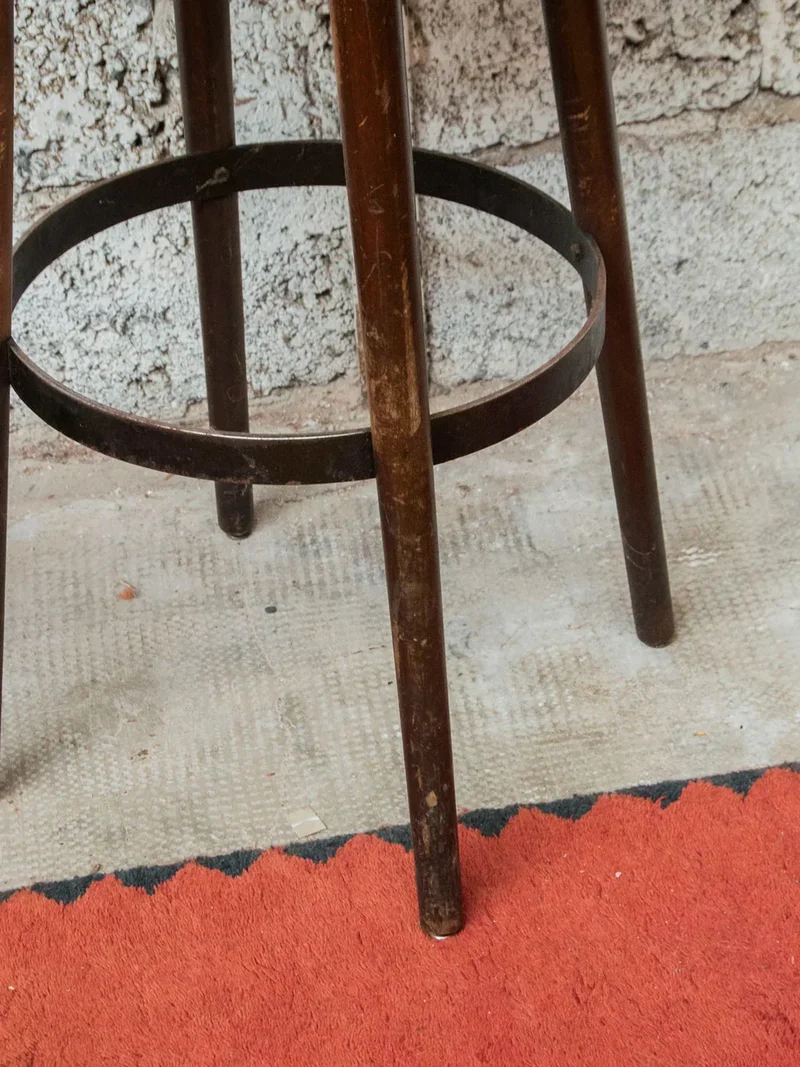 Pierre, le tabouret de bar en bois N°28