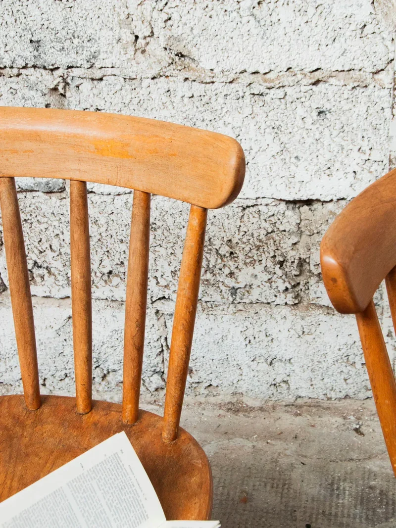 Claude, la paire de chaises en bois N°862